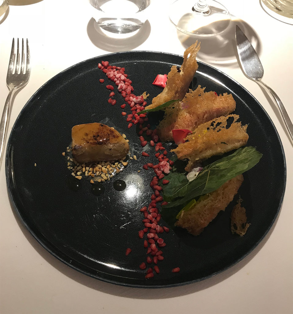 Triglia Croccante, foie gras al marsala, lamponi e nocciole